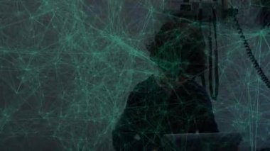 Steteskop kullanan erkek doktor klinikte tablet tutan çocuk üzerinde ağ örtüşmesi gösteriyor. Sağlık, teletıp, teknoloji, profesyonel, pediatrik, dijital, tanı