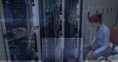 Uyarı metni görüntüsü, bilgisayar sunucularında veri işleme ve beyaz kadın mühendislik. küresel internet güvenliği, veri işleme ve dijital arayüz konsepti dijital olarak oluşturulmuş görüntü.