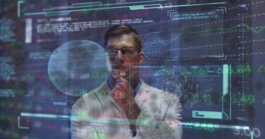 Kafkasyalı erkek doktor yerine hücre ve veri görüntüsü. küresel covid 19 salgın, sağlık hizmetleri ve veri işleme kavramı dijital olarak oluşturulmuş görüntü.