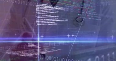 Steteskoplu bir erkek doktor, sağlık merkezindeki tabletle etkileşimde, ikili çizgi grafikleri gösteriyor. Tıp, sağlık, teknoloji, analitik, veri, yenilik, klinik