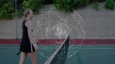 Raketli bayan tenisçi, internetten el sıkışarak teknolojik dijital kaplamayı gösteriyor. Sporcu, yarışma, bağlantı, aktif, spor, işbirliği, açık hava