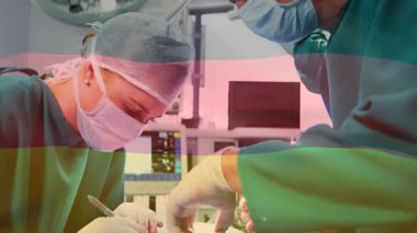 Cerrahlar ameliyathanede ameliyat yapıyorlar. Canlandırılmış kalp ikonu ve veri grafikleriyle. Tıbbi, sağlık, klinik, kesinlik, steril, takım çalışması, çağdaş