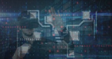 Görünmez bir ekrana dokunan video kulaklık takan beyaz bir adam hakkında siber güvenlik verileri işleniyor. siber güvenlik teknolojisi kavramı