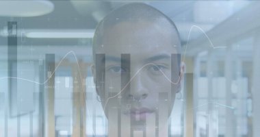 Melez iş adamlarının mali veri işleme görüntüsü. global business, finans, data işleme ve dijital arayüz kavramı dijital olarak oluşturuldu.