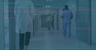 Tıbbi ekip hastane koridorunda yürüyordu. Şifreleme ve bilgisayar kullanımıyla sağlık hizmetleri örtülüydü. Tıbbi, sağlık, teknoloji, işbirliği, modern, klinik, dijital