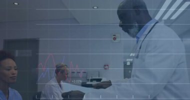 Hastane koridorunda erkek doktor muayene raporu var. Animasyon çizelgelerini yüzdelerle gösteriyor. Tıbbi, sağlık, analiz, profesyonel, klinik, tanı, takım çalışması