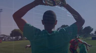 Spor takımı çimenli alanda kutlama yapıyor, finansal verileri çizgi grafikleriyle örtüyor. Sporcular, takım çalışması, zafer, açık hava, canlılık, başarı, analitik