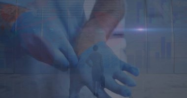 Kafkasyalı bir kadının veri işleme görüntüsü. Sağlık ve Tıp Konsepti.