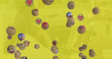 Kadın laboratuvar çalışanı üzerindeki duygu simgeleri ve sosyal medya tepkileri. İletişim, sosyal medya ve teknoloji konsepti dijital olarak oluşturulmuş görüntü.