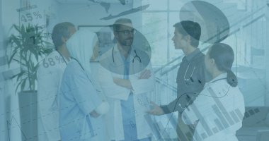 Finansal grafiklerin ve çeşitli sağlık görevlilerinin konuşmalarının görüntüsü. sağlık, tıp mesleği, ekonomi, finans ve teknoloji konsepti dijital olarak oluşturulmuş imaj.