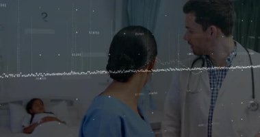 Kadın hemşire steteskop tutuyor, hastane odasında erkek doktora danışıyor, veri aktarımı yapıyor. Tıbbi, sağlık, klinik, tanı, profesyonel, işbirliği, modern