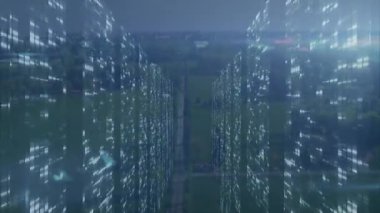 Kırsal alanların üzerinde parlayan pikselli holografik işaretlerle yükselen fütüristik veri kuleleri. Fütürist, teknoloji, yenilik, dijital, manzara, soyut, çevre dostu
