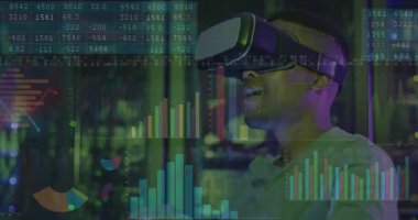 Adam elini uzatıyor, teknoloji veri merkezindeki finans çubuğu çizelgelerini manipüle ediyor. Fütürist, dolambaçlı, dijital, yenilik, analiz, teknoloji, siber