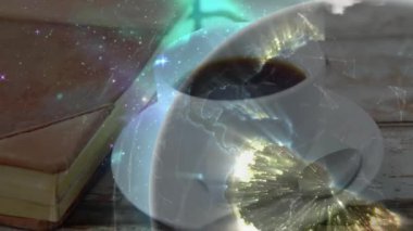 Düz dizayn kahve fincanı, Starfield ağı genişlerken ahşap masada dizüstü bilgisayarlarla dönüyor. Minimalist, fütürist, teknolojiden esinlenilmiş, entelektüel, düşünceli, ilham verici, göksel