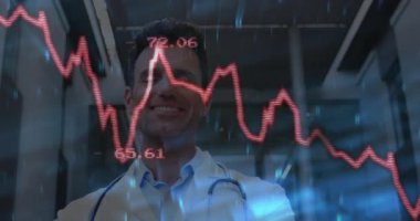 Steteskoplu olgun bir erkek doktor. Hastanenin içinde duruyor. Kırmızı çizgi grafiği% 55.9. Tıbbi, sağlık, teknoloji, tanı, profesyonellik, yenilik, gelecekçilik