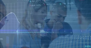 İş adamları üzerinde finansal veri işleme görüntüsü. global business, finans, data işleme ve dijital arayüz kavramı dijital olarak oluşturuldu.