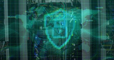 Güvenlik asma kilidi ve kalkan simgesi üzerinde yüzen numaralar bir bilgisayar sunucusuna karşı. Siber güvenlik ve iş veri depolama teknolojisi kavramı