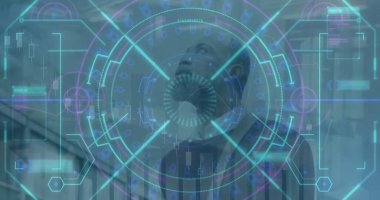 Afro-Amerikan iş adamının veri işleme ve tarama görüntüsü. küresel iş, teknoloji ve dijital arayüz kavramı dijital olarak oluşturulmuş görüntü.