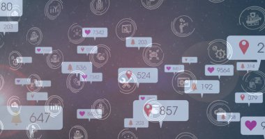 Dijital simgeli konuşma baloncukları ve gri arkaplandaki ışık noktalarına karşı artan sayılar. Sosyal medya ağ teknolojisi kavramı