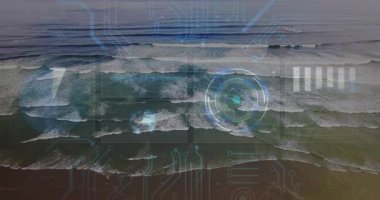 Kumlu sahile yuvarlanan okyanus dalgaları canlandırılıyor, şeffaf HUD kaplamaları 3 boyutlu görüntüleniyor. Deniz manzarası, teknoloji, fütürizm, dijital, kaplama, veri görselleştirme, dinginlik