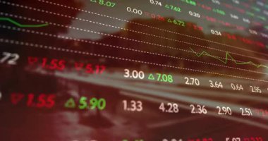 Bulanık rıhtım üzerinde yüzen piyasa verileri yeşil okları ve kırmızı okları gösteriyor. Futuristik, teknoloji, analitik, dijital, yenilik, veri görselleştirme, kentsel
