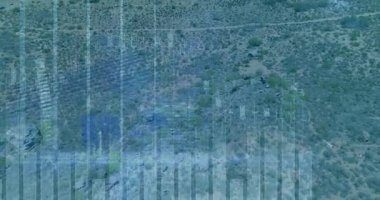 Kurak çöl arazisine yansıyan dijital veriler düz tasarım ile ölçümleri vurguluyor. Veri görselleştirme, çöl manzarası, bilgi, çevre analizi, modern tasarım, hava perspektifi, teknoloji