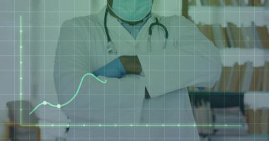 Cerrahi maske ve eldiven takan erkek doktor sağlık verilerini şebekeyle örtüyor. Sağlık, profesyonellik, analitik, klinik, tanı, tıbbi, veri görselleştirmesi