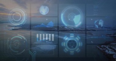 Alacakaranlık deniz manzarasında süzülen fütüristik HUD arayüzü radar turtası ve dalga formu grafikleri gösteriyor. Teknoloji, yenilik, veri görselleştirme, modern, dijital, analitik, kıyı