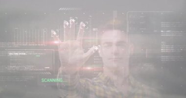 Erkek teknisyen tarama araçları ve bar çizelgeleriyle taramalar yaparak tarama yapıyor. Gelecek, teknoloji, yenilik, veri, analiz, çevre, sürdürülebilirlik