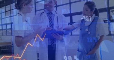 Sağlık ekibi steteskop takarak klinikte verileri tartışıyor, yüzen grafikler ve çizelgeler gösteriyor. Tıbbi, işbirliği, yenilik, analitik, teknoloji, profesyonellik, iletişim