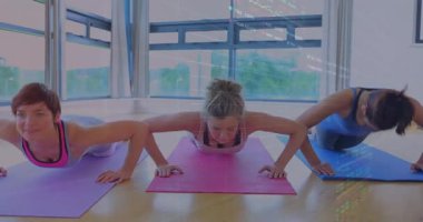 Üç kadın fitness stüdyosunda şınav çekiyor ve animasyon borsası veri şebekesi örtüşüyor. Zindelik, sağlık, işbirliği, kararlılık, canlılık, doğal ışık, modern