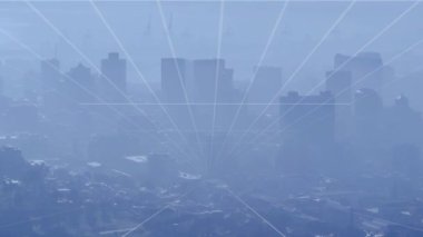 Puslu şehir silueti perspektif çizgileriyle örtülmüş. Sis içinde kaybolan binaları gösteriyor. Kentsel, ufuk çizgisi, teknolojik, soyut, modern, geleceksel, yoğunluk