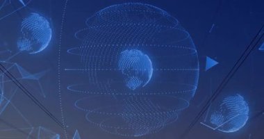 Çelik kafes kulelerinin üzerinde yüzen büyük mavi holografik küre, daha küçük küreler içeriyor. Teknoloji, yenilik, fütürizm, dijital, bağlantı, enerji, ağ