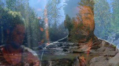 İki adam, stüdyo ormanlarında çift pozlu nehir animasyonuyla pazarlama tasarım unsurlarını harmanlıyor. Doğa, yansıma, sükunet, uyum, açık hava, iç gözlem, katmanlı