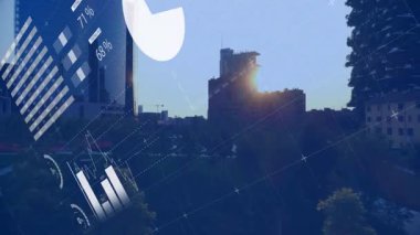 Şehir manzarası üzerinde daireler, çokgen ve ızgara çizgileri gösteren veri görselleştirmesi canlandırılıyor. Fütürist, teknolojik, yenilikçi, analitik, metropol, parlak, dinamik