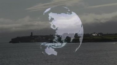 Kadın tasarımcı ev ofisinde işbirliği yapıyor, finans çubuğu grafikleri ve renk çizelgeleri üst üste geliyor. Yaratıcı çalışma alanı, uzak takım çalışması, dijital işbirliği, grafik tasarım, üretkenlik, yenilik, modern iç mekan