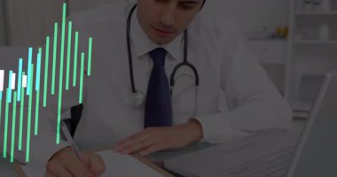 Erkek doktor tıp bürosunda evrak yazıyor. Sağlık için canlı veri dalgası örtüşmeleri var. Sağlık, profesyonel, teknoloji, analiz, belge, dijital, tesis