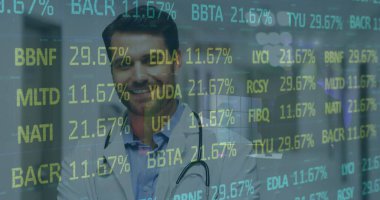 Kafkasyalı mutlu erkek doktor yerine finansal verilerin görüntüsü. sağlık, tıp mesleği, finans ve ekonomi kavramı dijital olarak üretilen imaj.