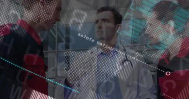 Doktor ve sağlık görevlileri hastanede teletıp verilerini analiz edip holografik veri tabloları gösteriyorlar. Tıbbi, sağlık, teknoloji, işbirliği, yenilik, tanı, modern