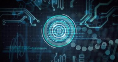 Karanlık ızgaranın üzerinde süzülen holografik dairesel HUD, çoklu halkalar, kavisler, devre izleri gösteriyor. Gelecek, teknoloji, arayüz, dijital, siber, sanal, veri
