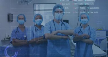 Sağlık ekibi cerrahi ışıkların altında duruyor, yüzen veri grafikleri ve analizleri yansıtıyor. Tıbbi, takım çalışması, klinik, kesinlik, teknoloji, profesyonellik, yenilik