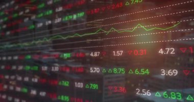 Yeşil borsa numaralarını gösteren dijital kaplama ve piyasa dalgalanmalarını takip eden hareket eden oklar. Finans, analitik, teknoloji, yatırım, veri görselleştirme, fütürizm, iş