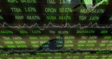 Eldiven takmış, çimlerin üzerinde futbol oynuyor, borsa saatleriyle örtülmüş, düz dizayn çizelgeleri var. Sporcu, spor, yarışma, dinamik, açık hava, kararlılık, performans