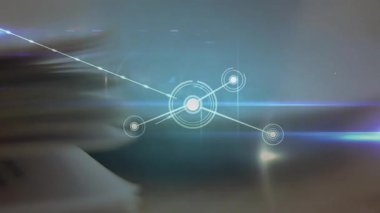 Bulanık kağıt katmanlarının üzerinde hareket eden parlayan dijital ağ bağlı düğümleri ve lens parlamalarını gösteriyor. Gelecek, teknoloji, veri, bağlantı, dijital, yenilik, soyut