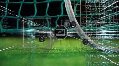 Sarı tenis topu yeşil korttaki raket tellerine çarpıyor, yüzen ikonlar ve yayın kodlarını gösteriyor. Spor, teknoloji, bağlantı, dijital, yenilik, ağ, iletişim