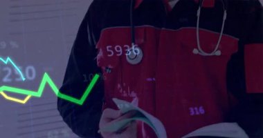 Kapalı alanda ayakta duran, yeşil, sarı çizgi grafikleri olan animasyon sağlık örtüsü kullanan tıbbi uzmanlar. Sağlık, tanı, teknoloji, klinik, veri, analiz, yenilik