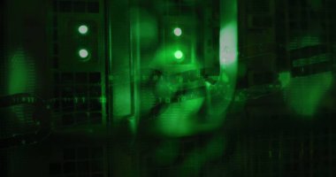 Sunucu odasında veri işleme resmi. küresel teknoloji ve dijital arayüz kavramı dijital olarak oluşturulmuş görüntü.