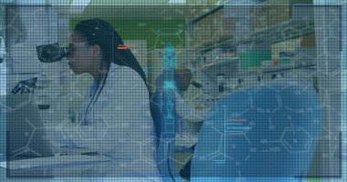 Afrika kökenli Amerikalı kadın bilim adamı üzerinde veri işleme görüntüsü. küresel bilim ve dijital arayüz kavramı dijital olarak oluşturulmuş görüntü.