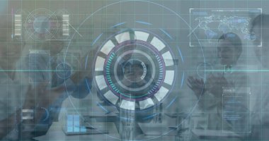 Çeşitli iş adamları üzerinde veri işleme ve tarama görüntüsü. küresel iş, bilgisayar ve dijital arayüz kavramı dijital olarak oluşturulmuş görüntü.