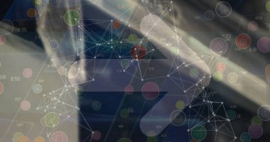 Bulanık arkaplan üzerindeki simgelerle bağlantı ağının resmi. küresel iş ve dijital arayüz kavramı dijital olarak oluşturulmuş görüntü.